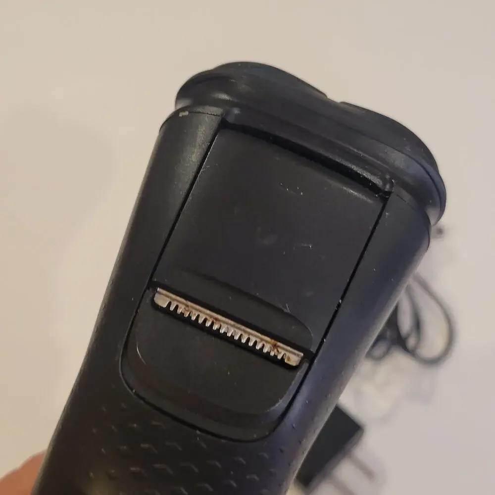 Philips Norelco Series 1000 S1211 Men's  Wet & Dry Electric Shaver